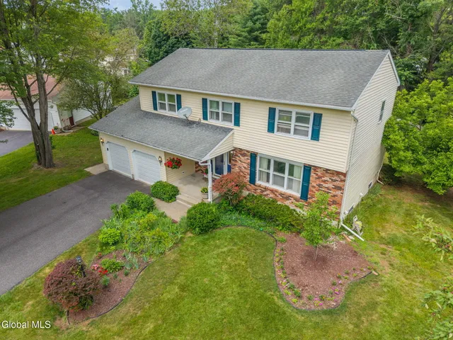 $520,000 | 228 Vincenza Lane, Guilderland, NY 12303