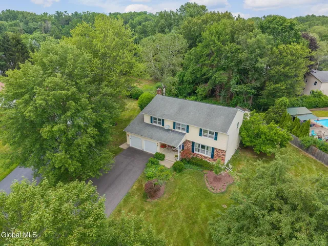 $520,000 | 228 Vincenza Lane, Guilderland, NY 12303