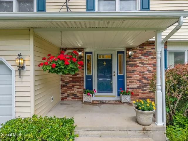 $520,000 | 228 Vincenza Lane, Guilderland, NY 12303