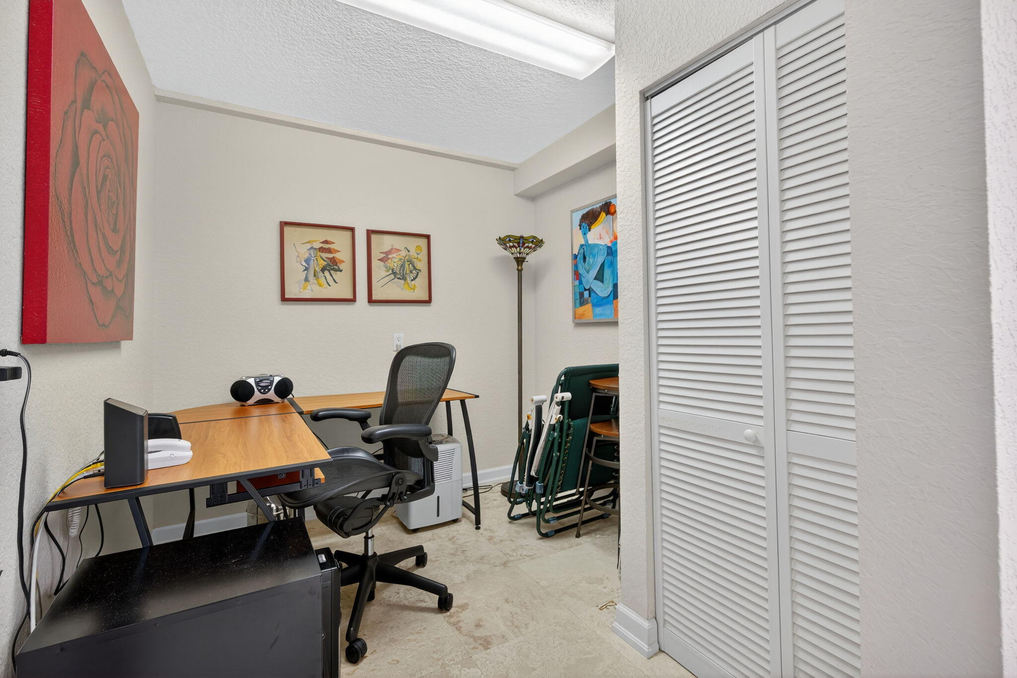 401 Ocean Bluffs Boulevard, Unit 205 Jupiter, FL 33477 - Photo 42 of 42 a room with musical instruments