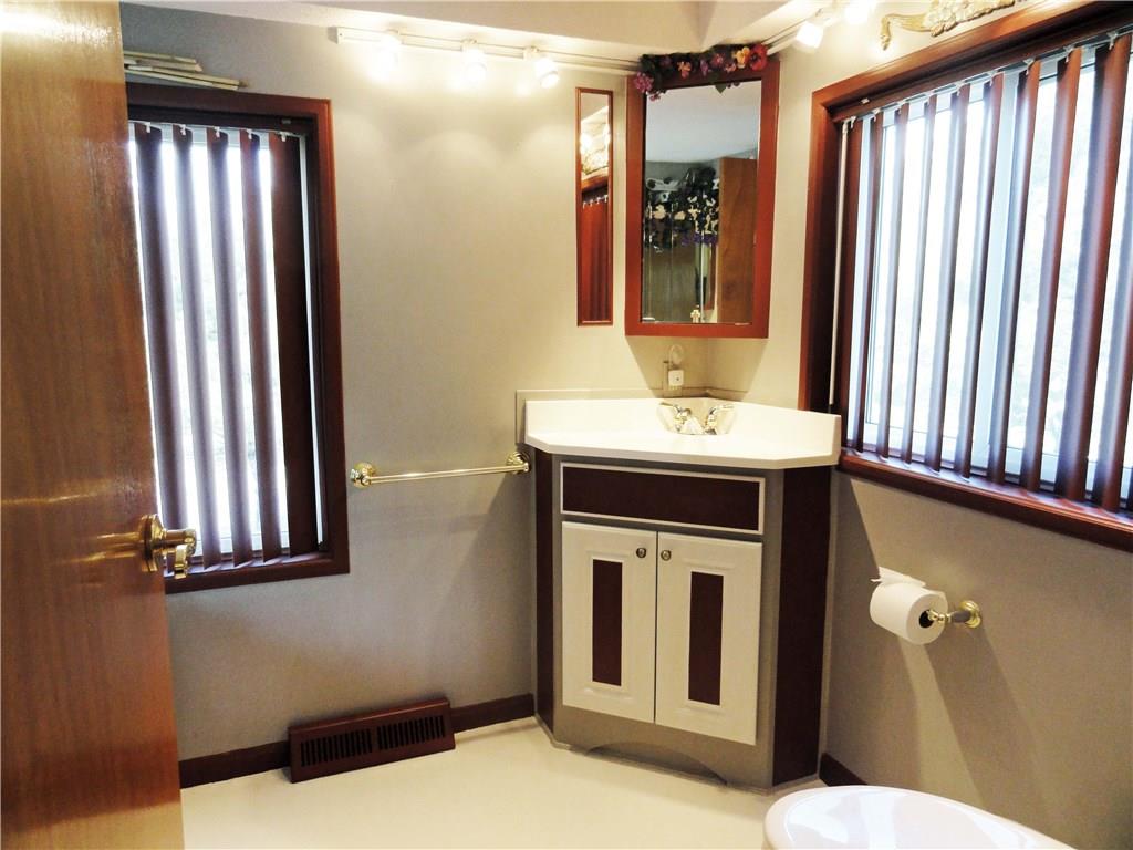 195 Kerr Road Greensburg, PA 15601 - Photo 14 of 25 Spacious first floor bath