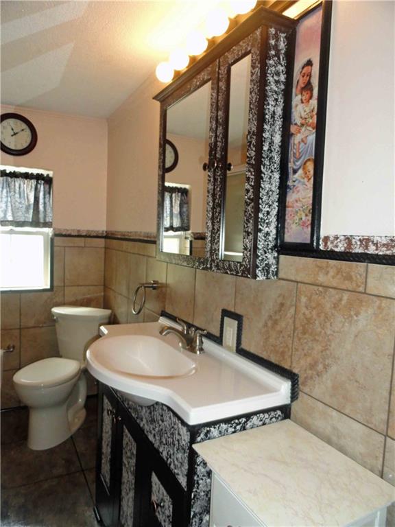 195 Kerr Road Greensburg, PA 15601 - Photo 18 of 25 2nd floor bath