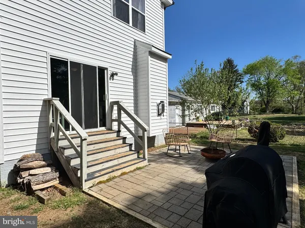 $2,700 | 233 A Church Street, Fredericksburg, VA 22408