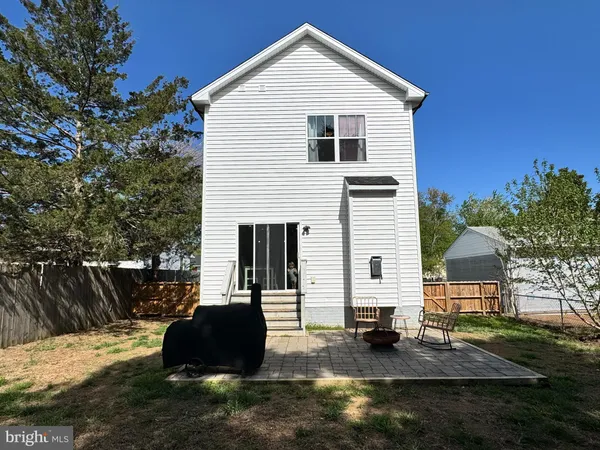 $2,700 | 233 A Church Street, Fredericksburg, VA 22408