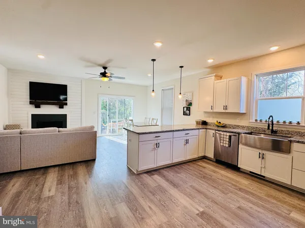 $2,700 | 233 A Church Street, Fredericksburg, VA 22408