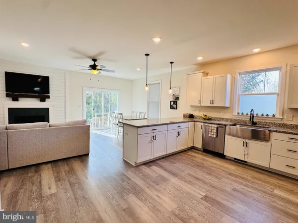 $2,700 | 233 A Church Street, Fredericksburg, VA 22408