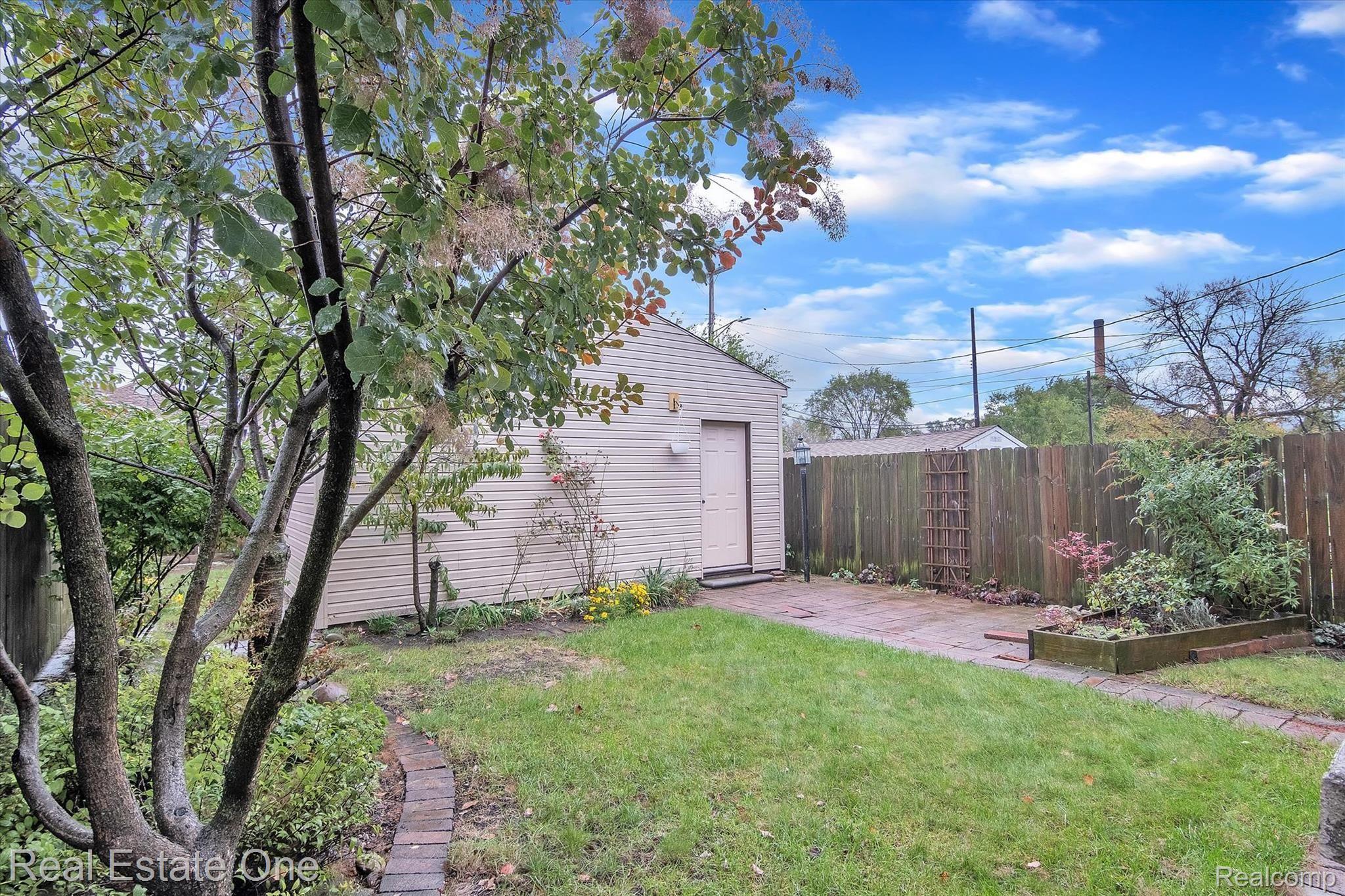 133 Leroy Street River Rouge, MI 48218 - Photo 24 of 31 133-Le-Roy-WindowStill-Real-Estate-Photography-32.jpg