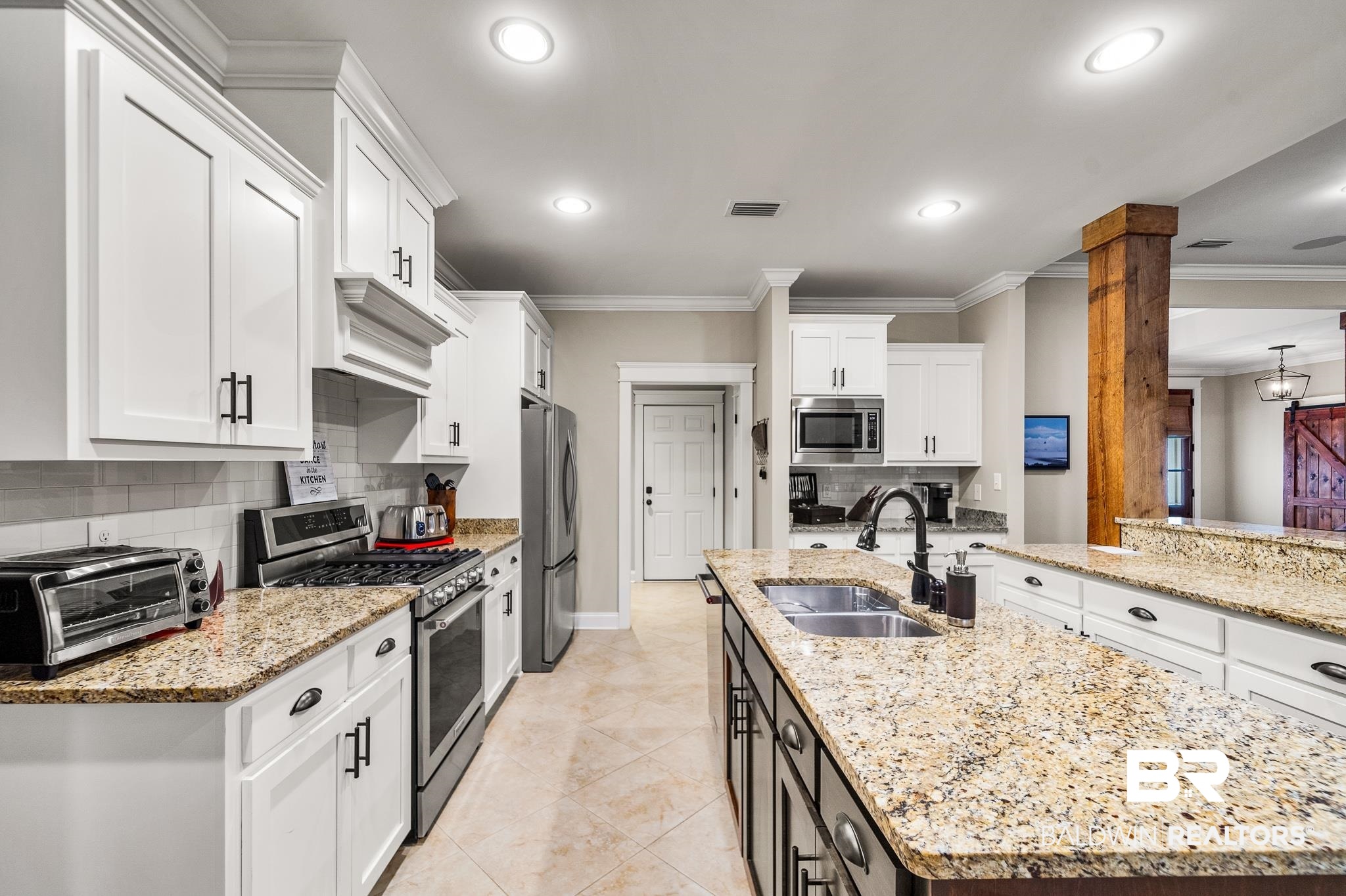 8987 Longue Vue Boulevard Daphne, AL 36526 - Photo 8 of 40 Granite Countertops