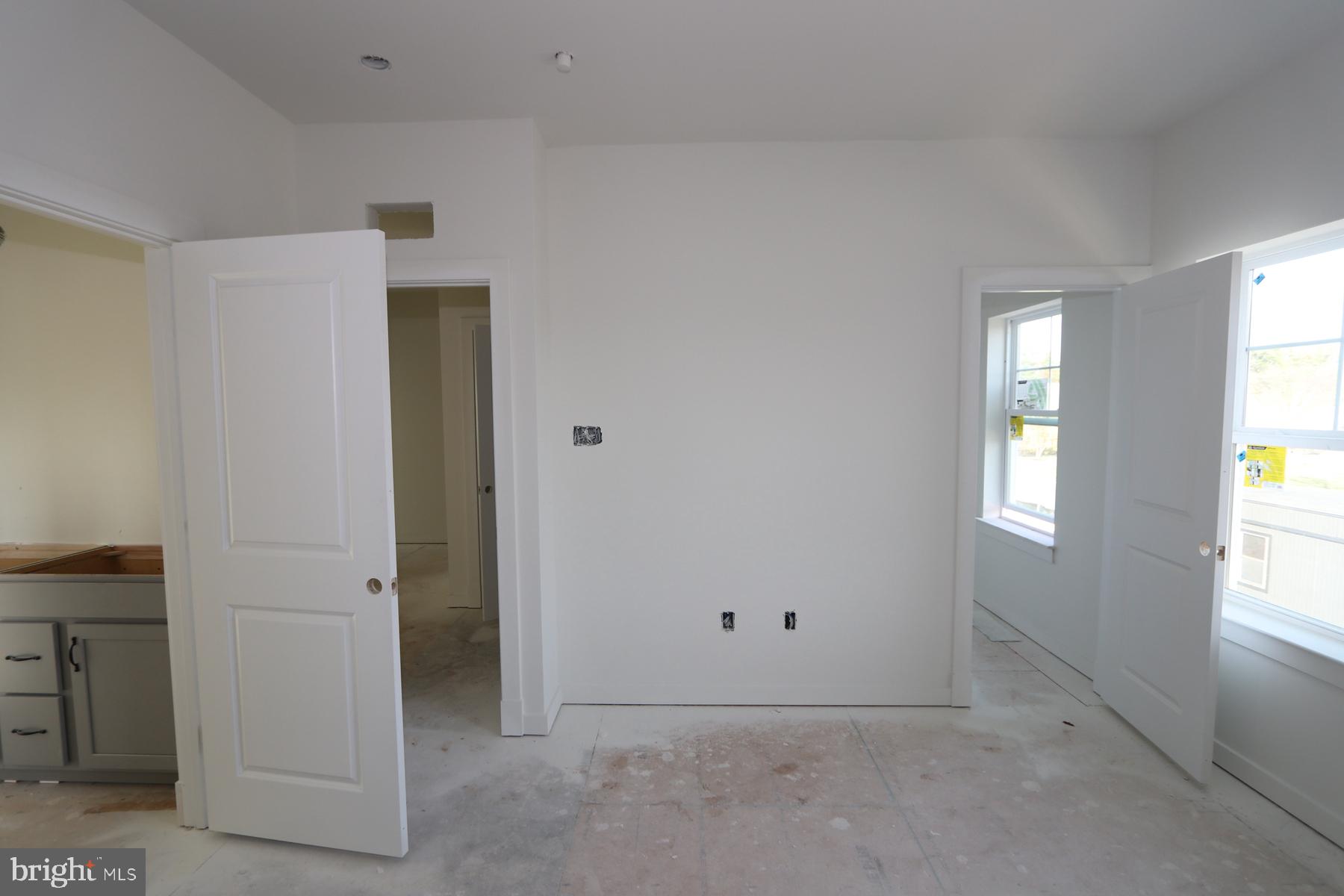 17403 Fyffe Road Poolesville, MD 20837 - Photo 6 of 6 an empty room with windows