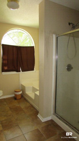 9599 Nottingham Court Daphne, AL 36526 - Photo 8 of 13 GARDEN TUB & SHOWER