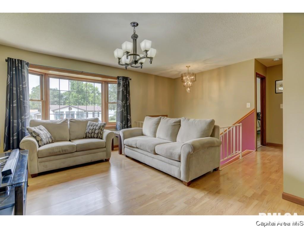 34 Melody Lane Springfield, IL 62702 - Photo 4 of 29 Gallery Image 4