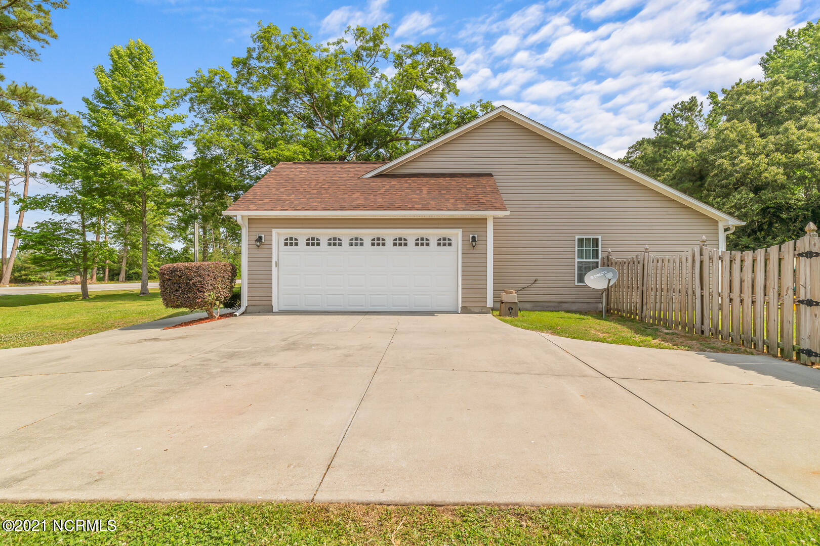 281 Haws Run Road Jacksonville, NC 28540 - Photo 4 of 42 4