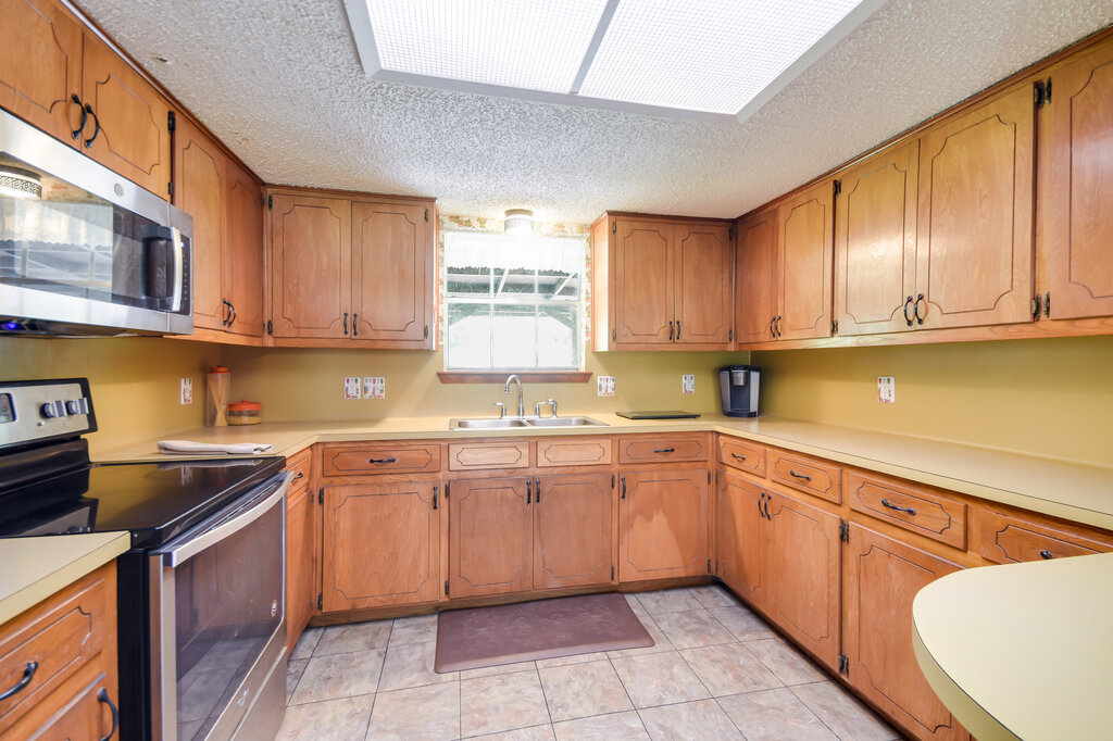 301 Navajo Trail Georgetown, TX 78633 - Photo 24 of 35 Kitchen with stainless steel appliances, a sink, a textured ceiling, light countertops, and light tile patterned flooring