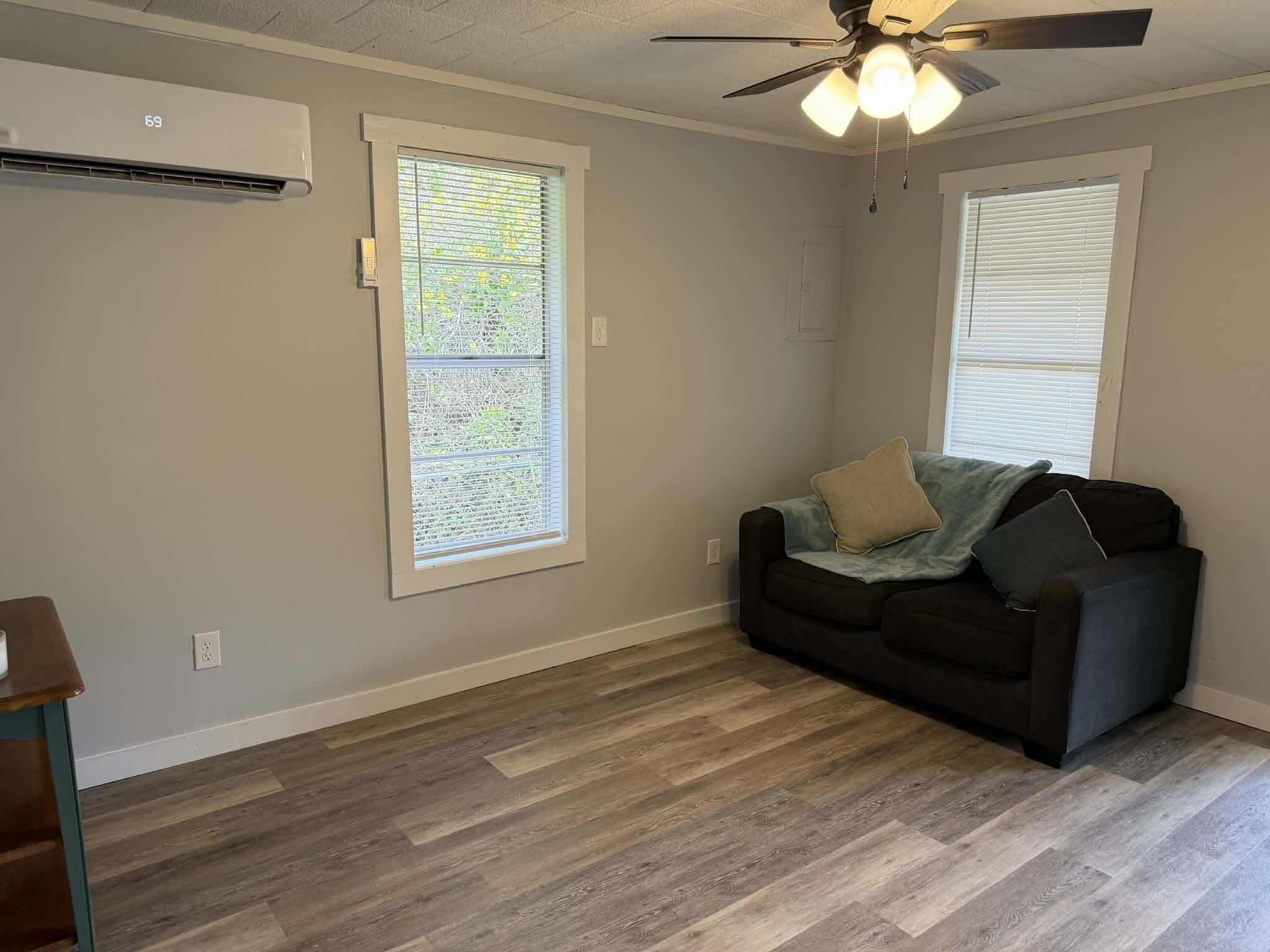 316 South 19th Street DeFuniak Springs, FL 32435 - Photo 2 of 11 Living Room