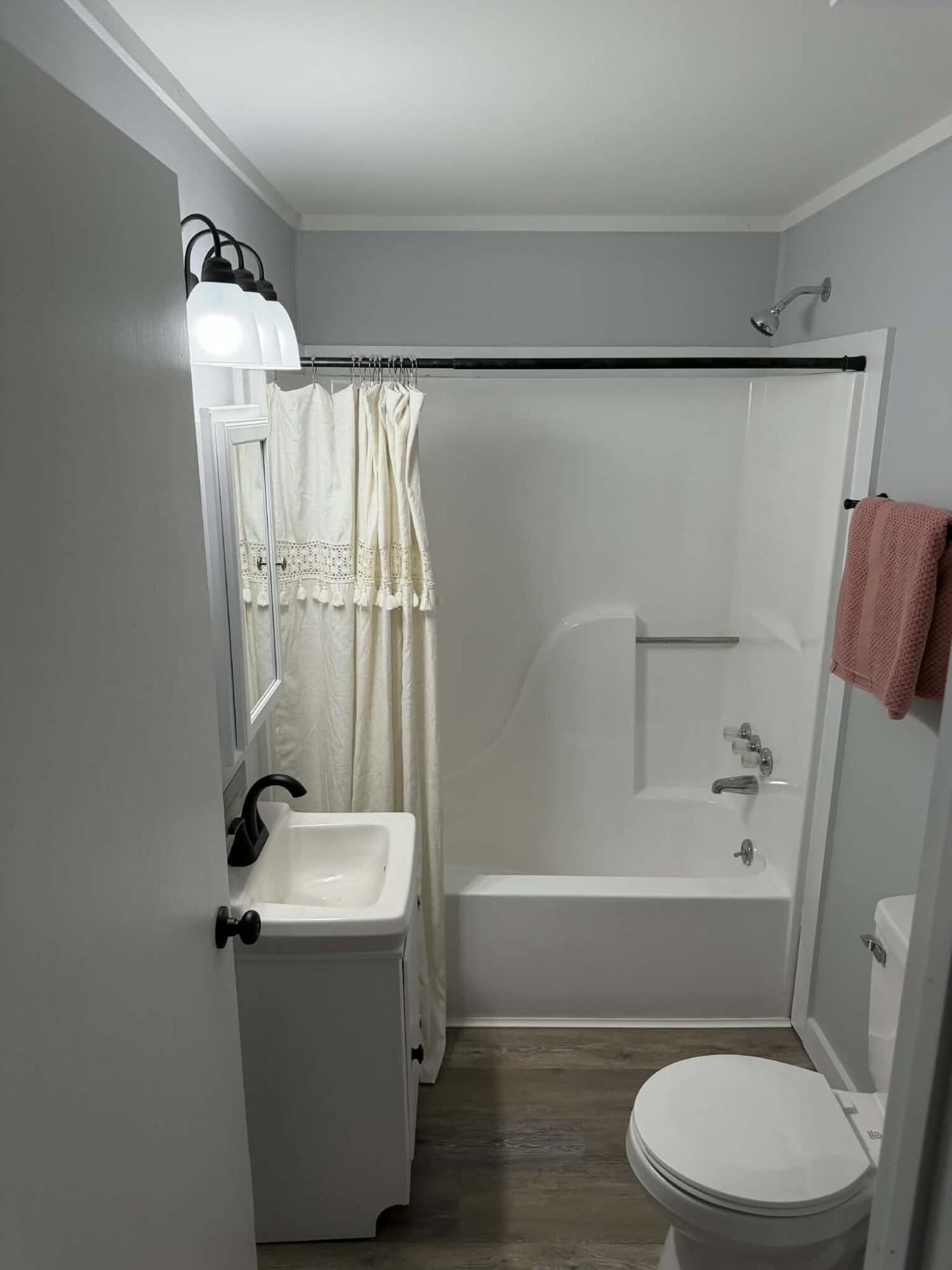 316 South 19th Street DeFuniak Springs, FL 32435 - Photo 10 of 11 Bathroom