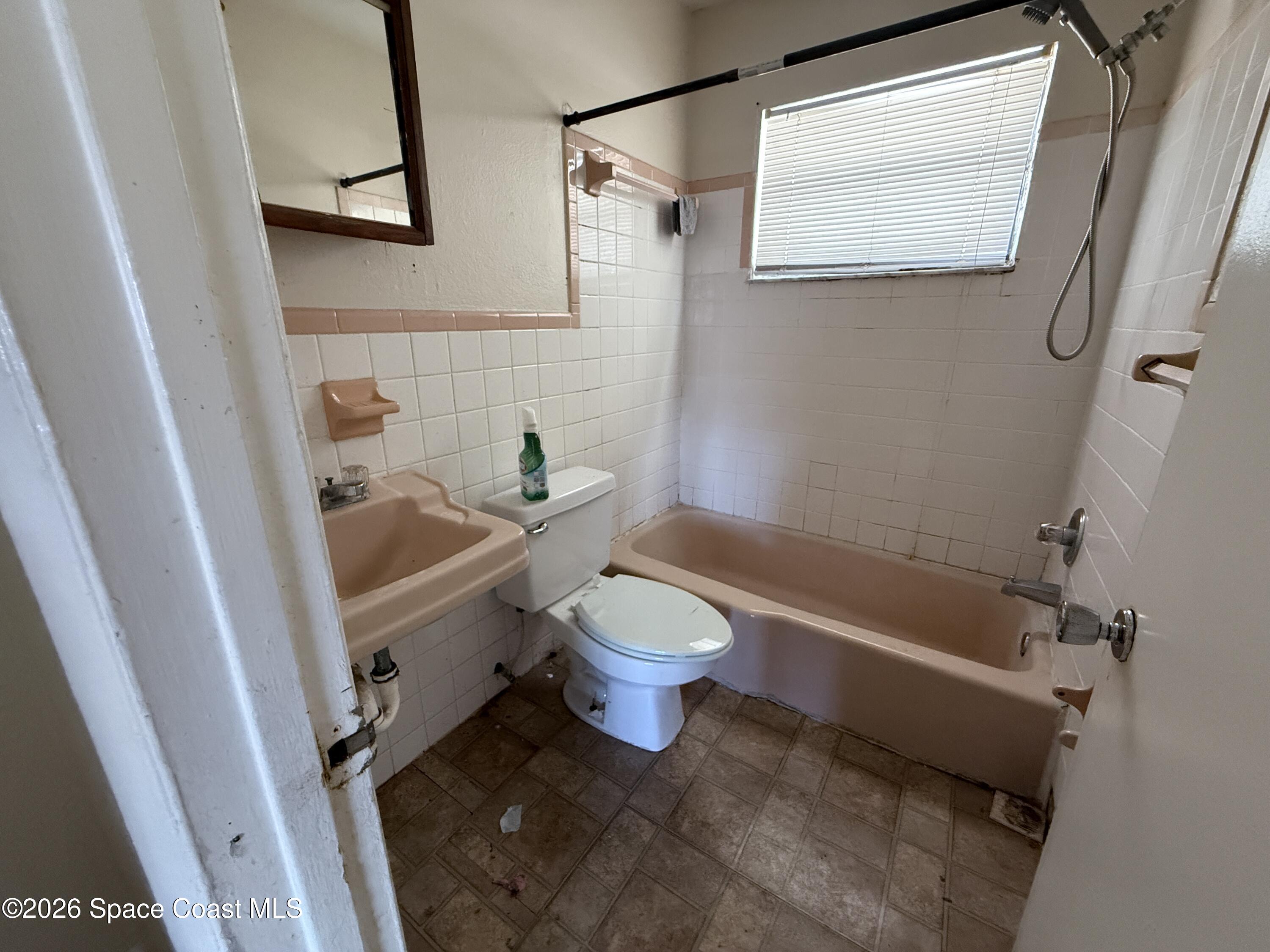 27 Ella Street, Unit B Melbourne, FL 32935 - Photo 17 of 18 a bathroom with a sink a toilet and a bathtub