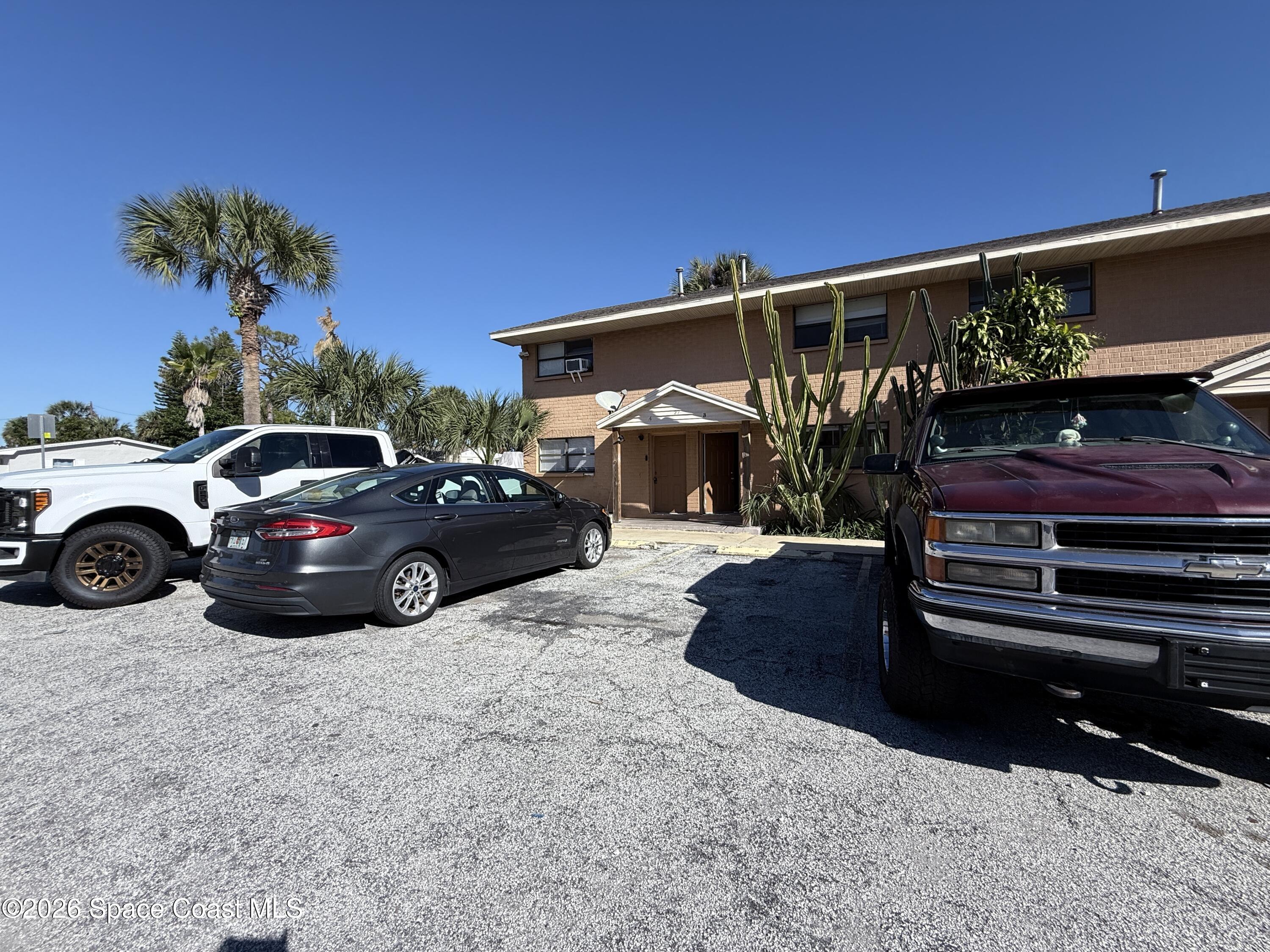 27 Ella Street, Unit B Melbourne, FL 32935 - Photo 4 of 18 a view of a car garage