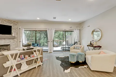 $551,250 | 12625 Memorial Drive, Unit 109, Houston, TX 77024