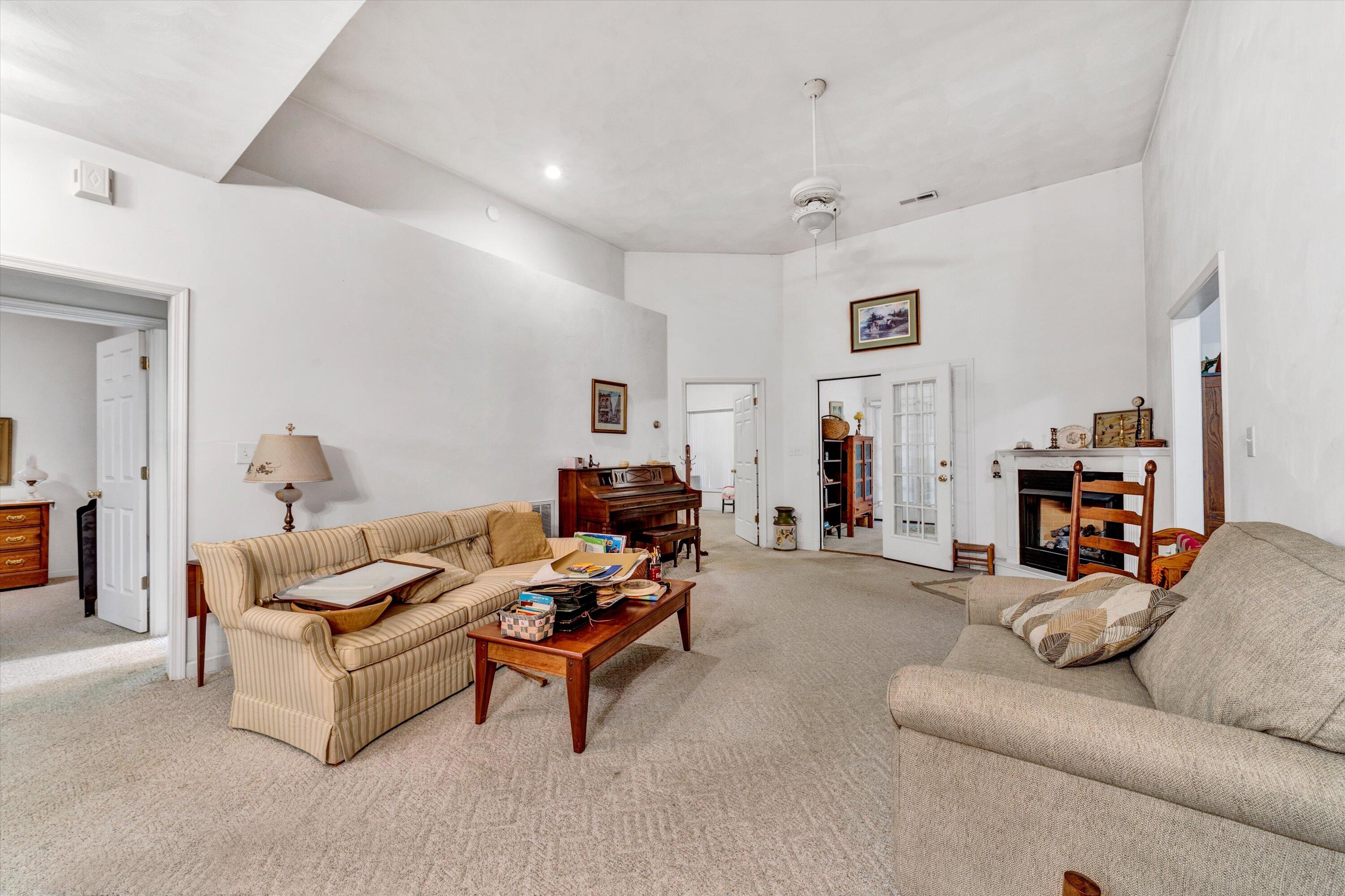 557 Deer Ridge Lane Vinton, VA 24179 - Photo 3 of 21 03-DSC00004