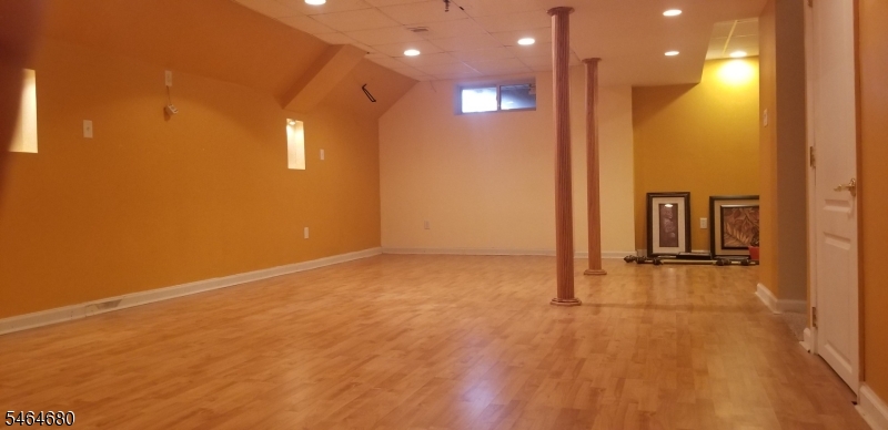 327 Hawthorne Road North Brunswick, NJ 08902 - Photo 6 of 24 Gallery Image 6