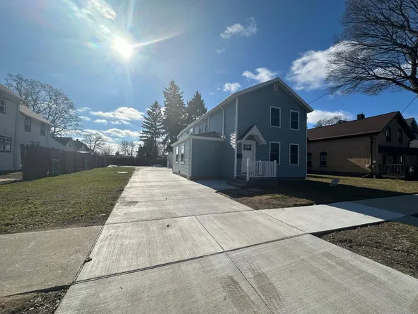 $265,000 | 911 St Clair Street, Manitowoc, WI 54220