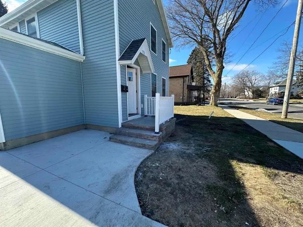 $265,000 | 911 St Clair Street, Manitowoc, WI 54220