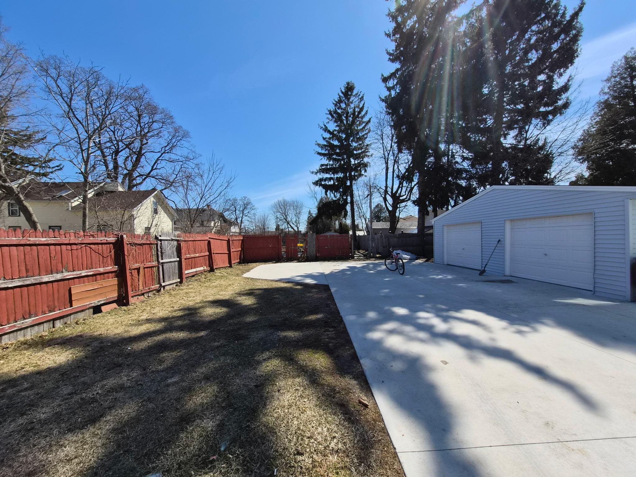 911 St Clair Street Manitowoc, WI 54220 - Photo 6 of 20