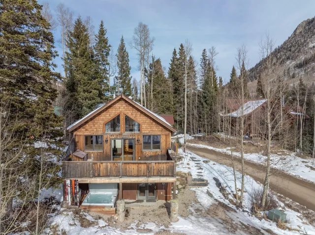 a view of a roof with sitting area