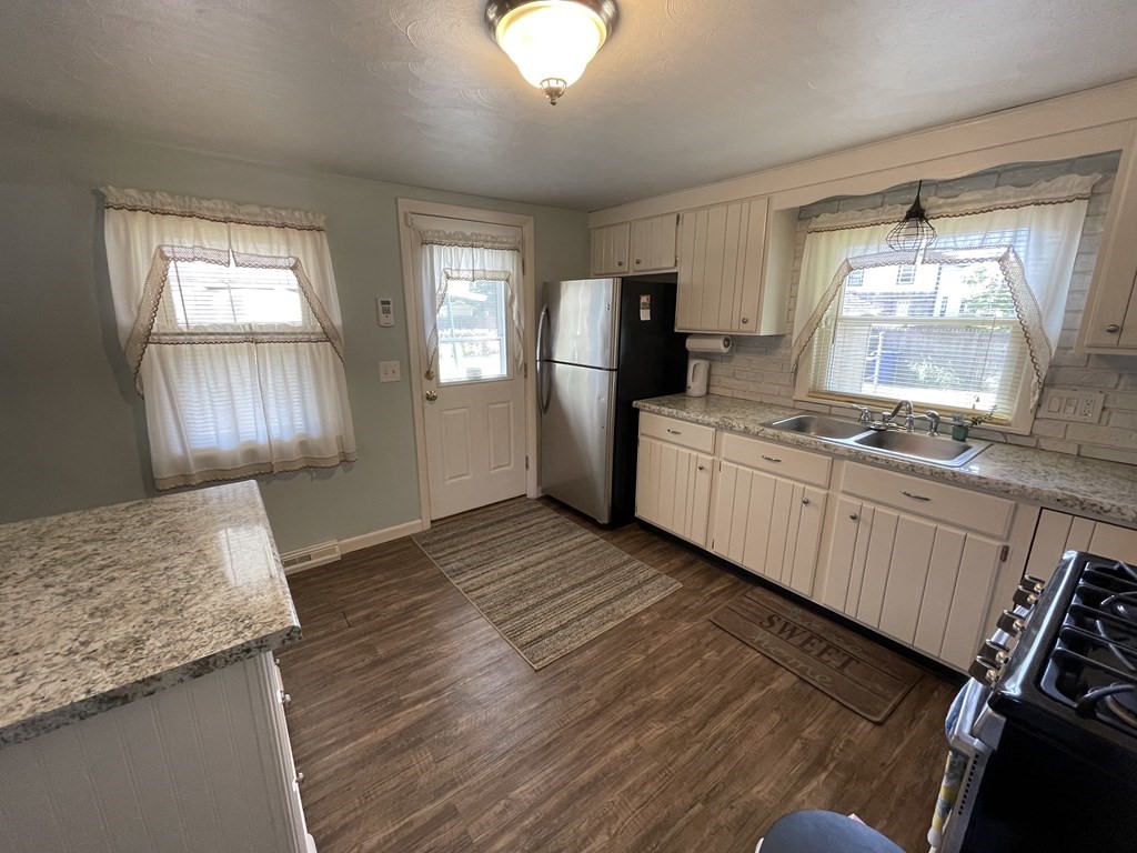 136 Temby Street Springfield, MA 01119 - Photo 3 of 22