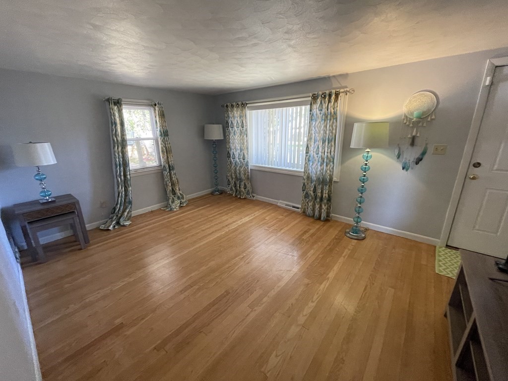 136 Temby Street Springfield, MA 01119 - Photo 8 of 22