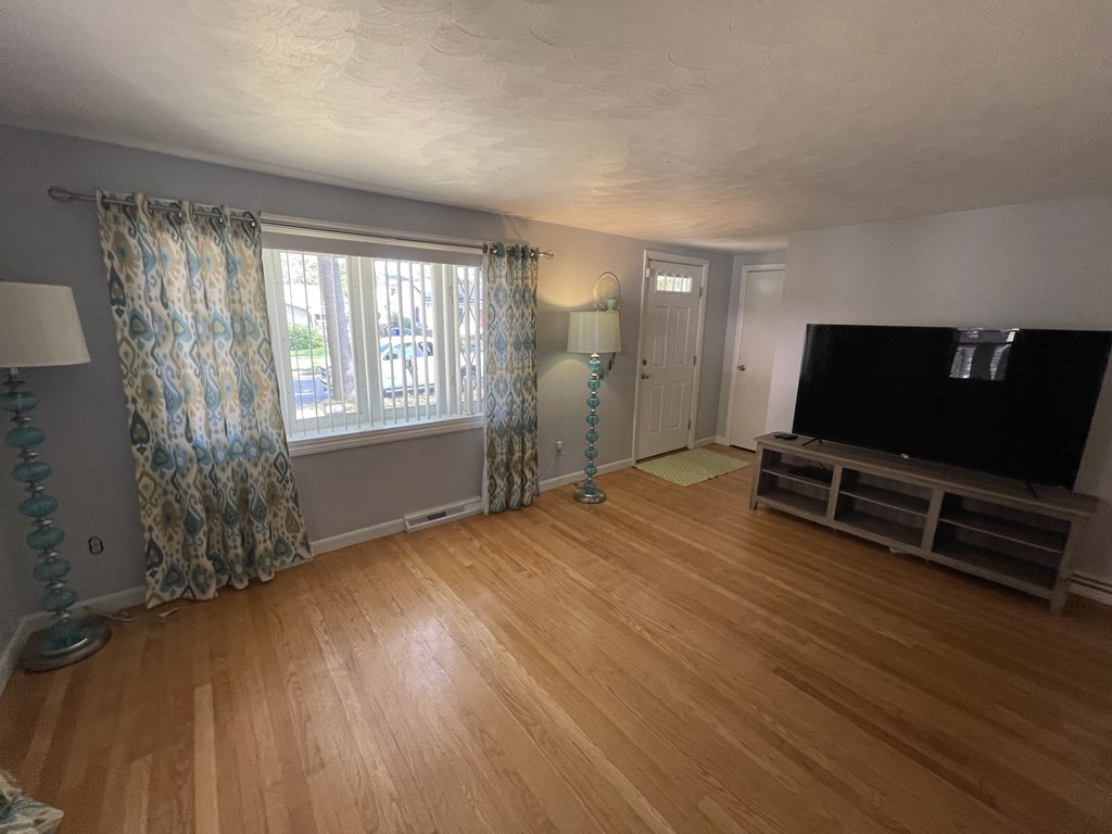 136 Temby Street Springfield, MA 01119 - Photo 9 of 22