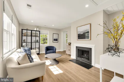 $470,000 | 1115 North Pitt Street, Unit 3A, Alexandria, VA 22314