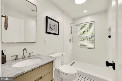 $448,000 | 1115 North Pitt Street, Unit 3A, Alexandria, VA 22314