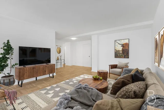 $479,000 | 21-71 34th Avenue, Unit 5D | Astoria