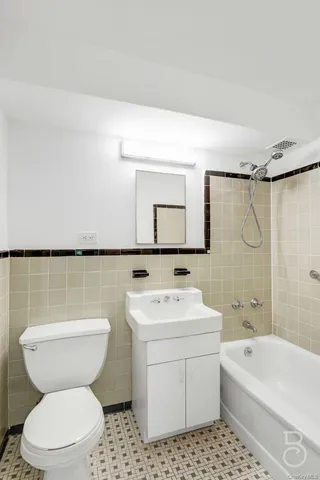 $479,000 | 21-71 34th Avenue, Unit 5D | Astoria