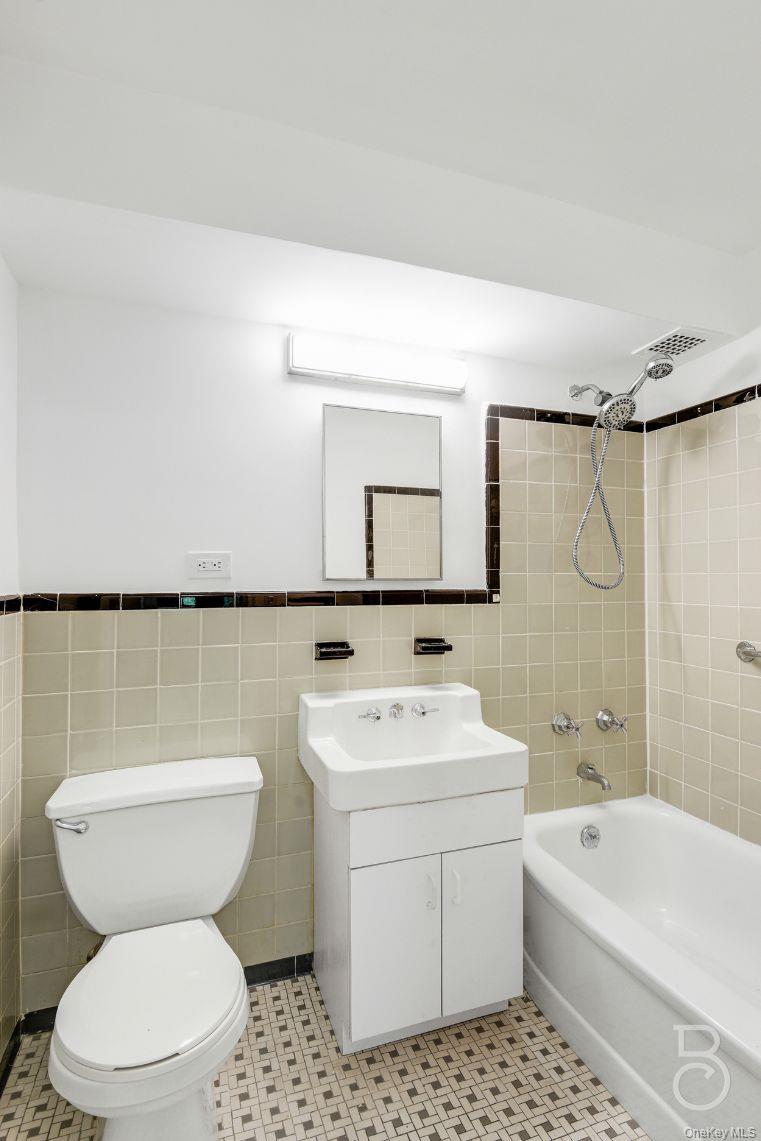 21-71 34th Avenue, Unit 5D Queens, NY 11106 - Photo 6 of 18