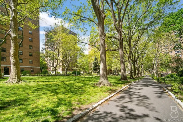 $479,000 | 21-71 34th Avenue, Unit 5D | Astoria