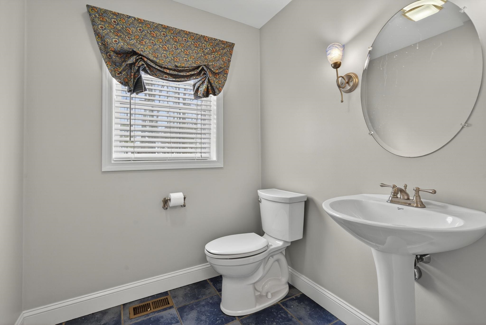 5 Thistle Lane Hooksett, NH 03106 - Photo 13 of 64