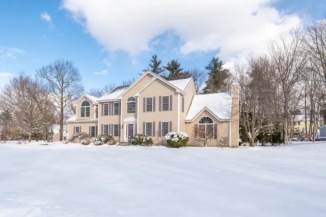 $929,000 | 5 Thistle Lane, Hooksett, NH 03106