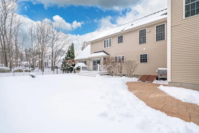 $929,000 | 5 Thistle Lane, Hooksett, NH 03106