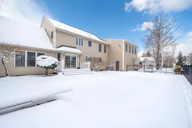 $929,000 | 5 Thistle Lane, Hooksett, NH 03106