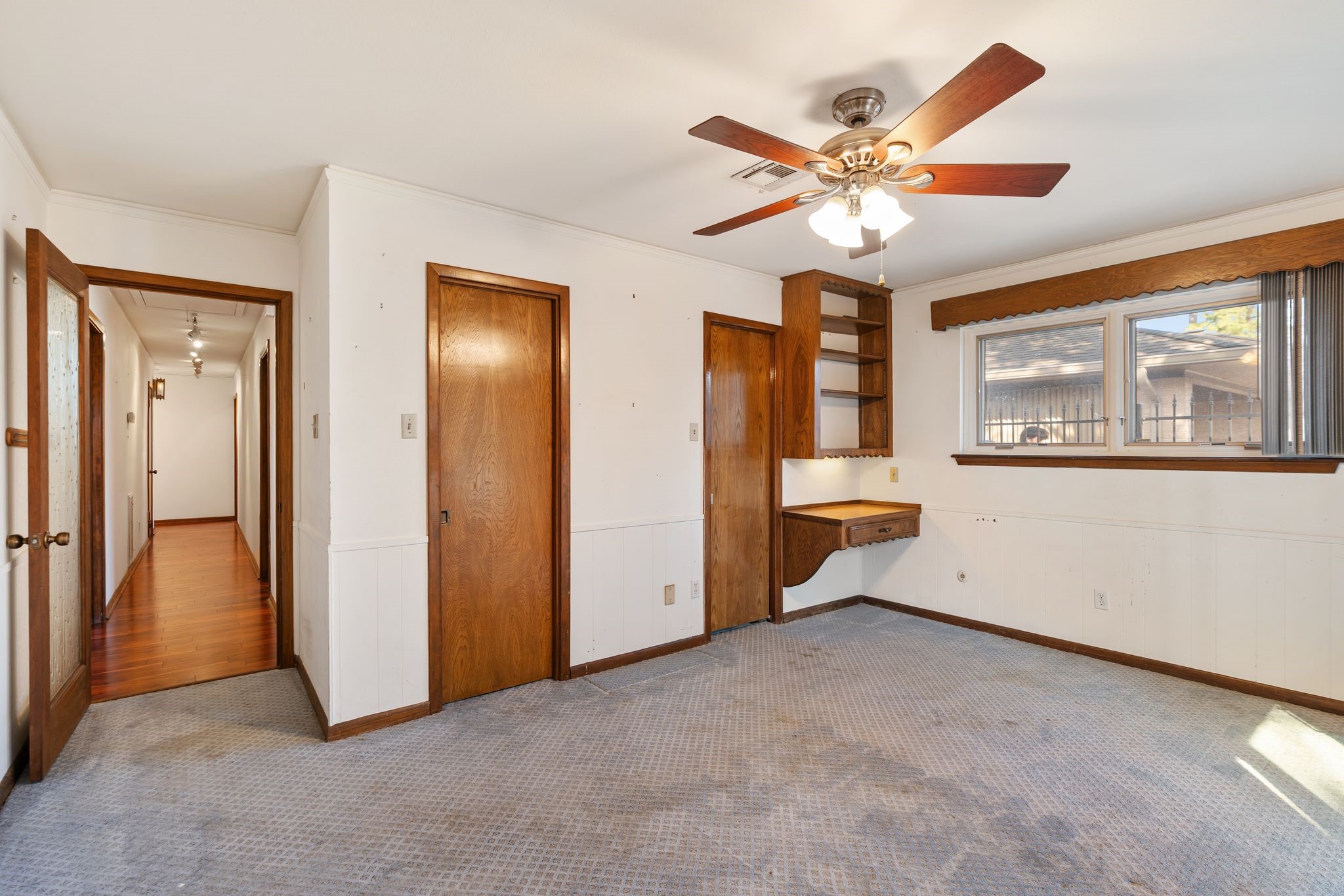 1043 Martin Street Houston, TX 77018 - Photo 23 of 38 Expansive 15 x 12 secondary bedroom offering ample space for furnishings and storage in this Shepherd Park Plaza Houston property.