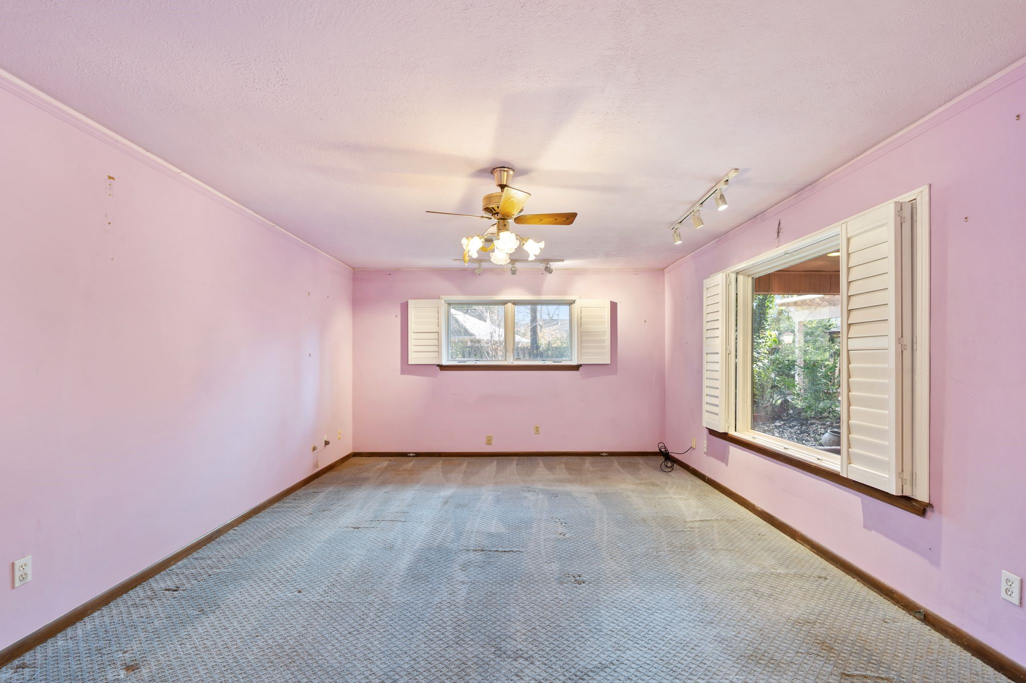 1043 Martin Street Houston, TX 77018 - Photo 32 of 45 a view of an empty room with a window