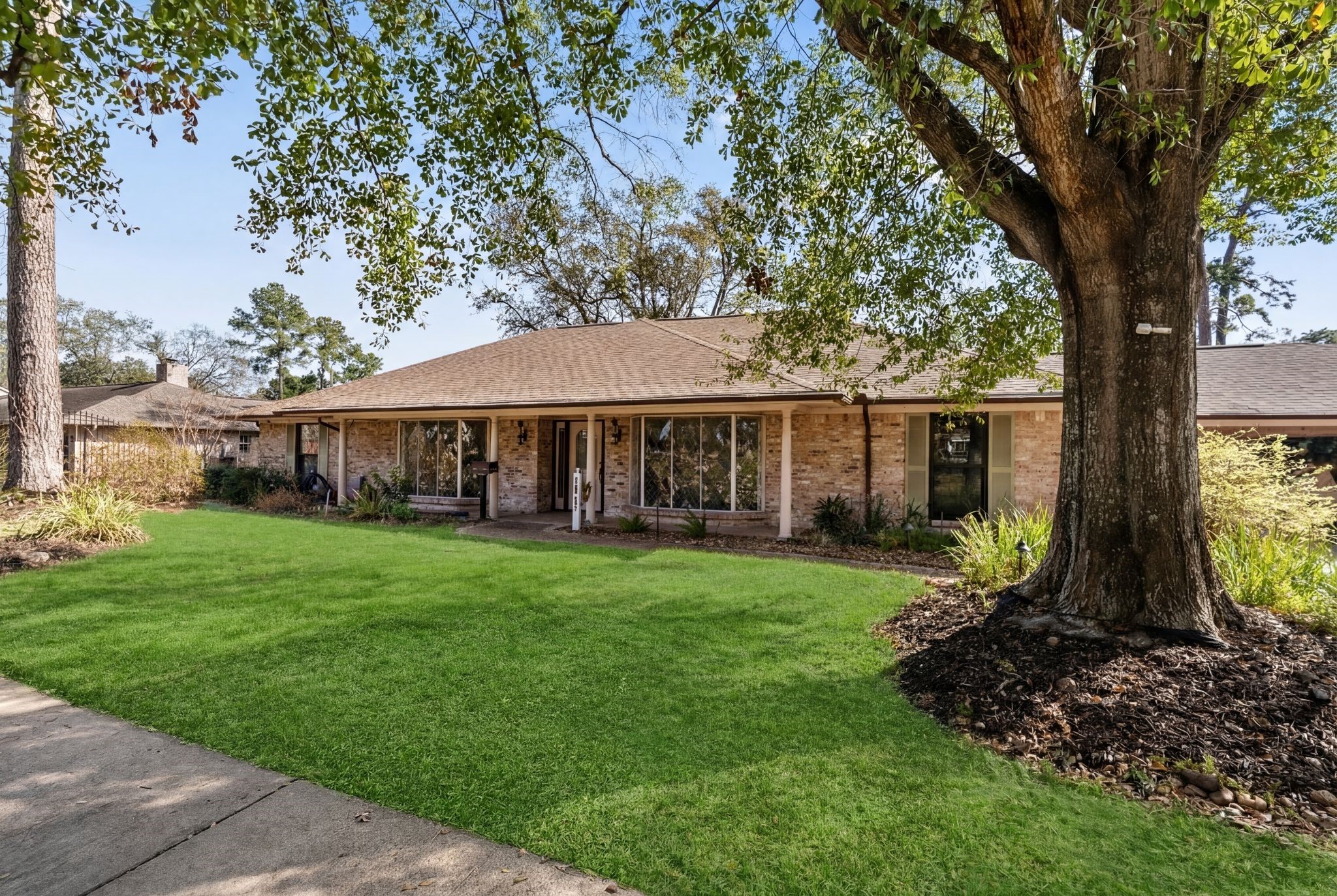 1043 Martin Street Houston, TX 77018 - Photo 5 of 45 a front view of a house with garden