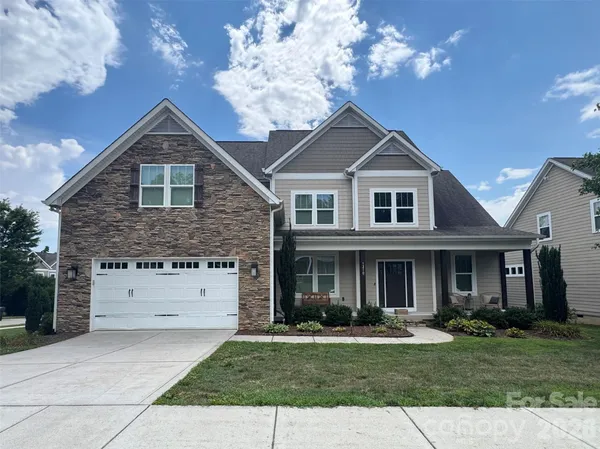 $555,000 | 1210 39th Avenue Northeast, Hickory, NC 28601