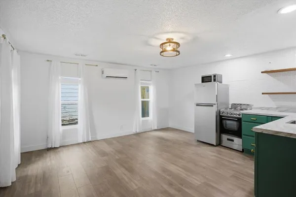 $1,350 | 4024 Collinwood Avenue, Fort Worth, TX 76107