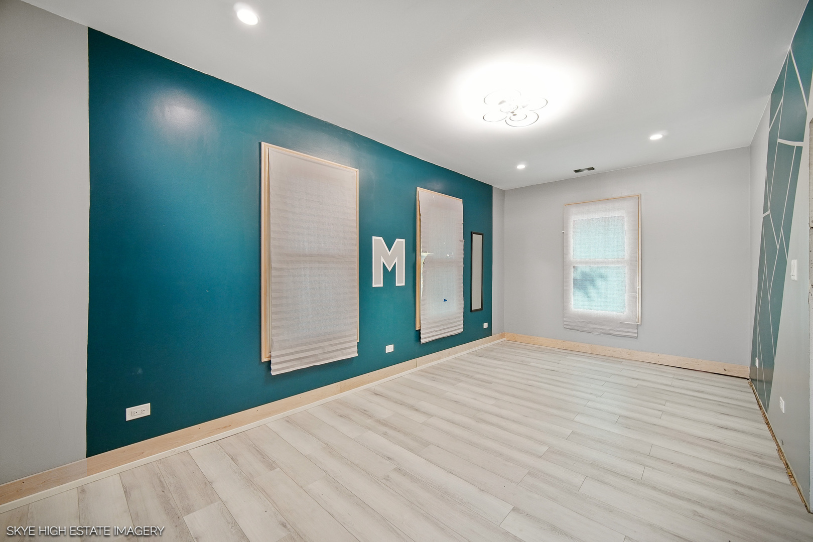 2163 Chestnut Road Homewood, IL 60430 - Photo 21 of 31 an empty room with windows and closet