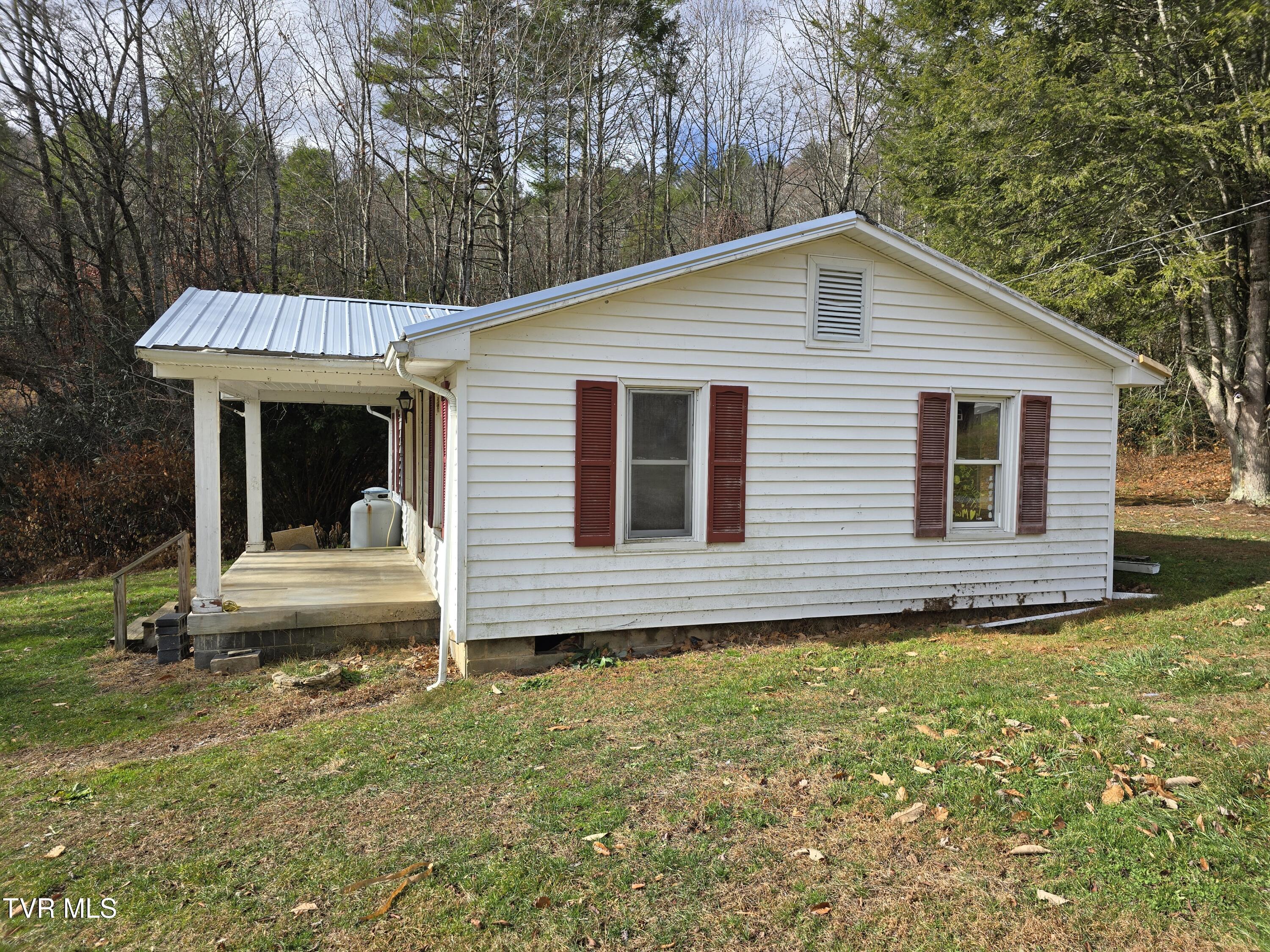 2053 Berry Branch Road Mountain City, TN 37683 - Photo 4 of 5 20251122_122408