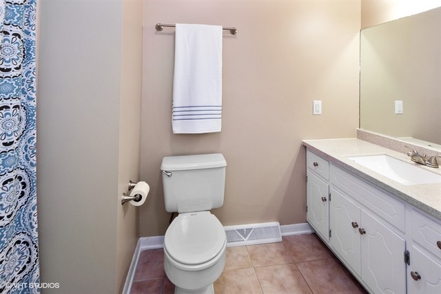 317 Stonegate Road New Lenox, IL 60451 - Photo 8 of 10