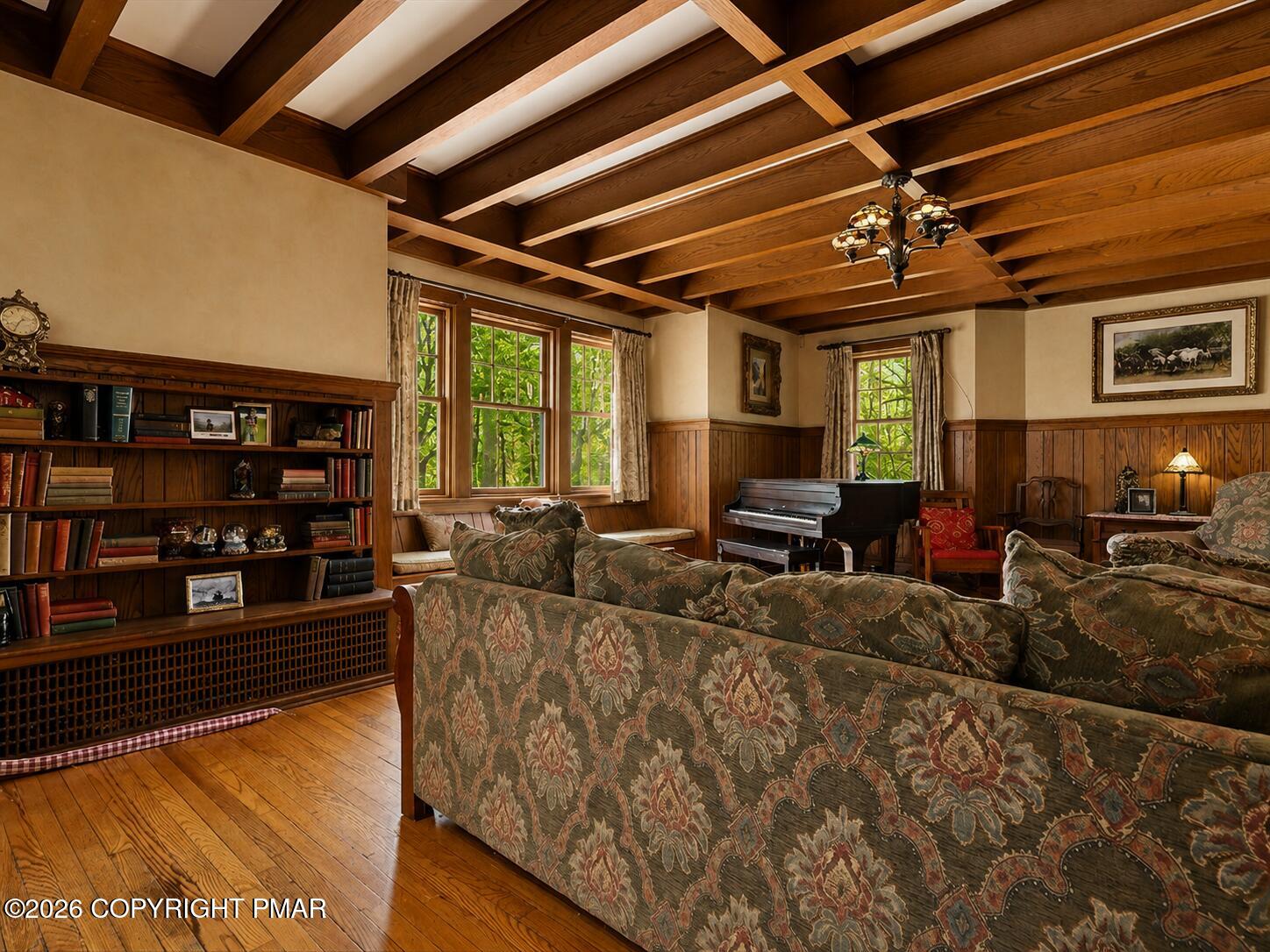 204 Lake Road Swiftwater, PA 18370 - Photo 6 of 56 Living Room